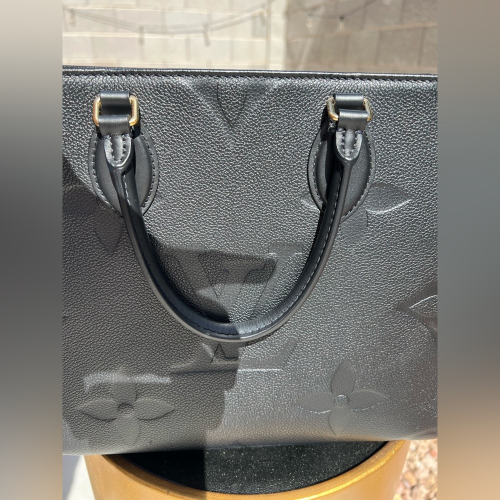 Louis Vuitton On The Go MM Black Monogram Tote - Picture 13 of 16